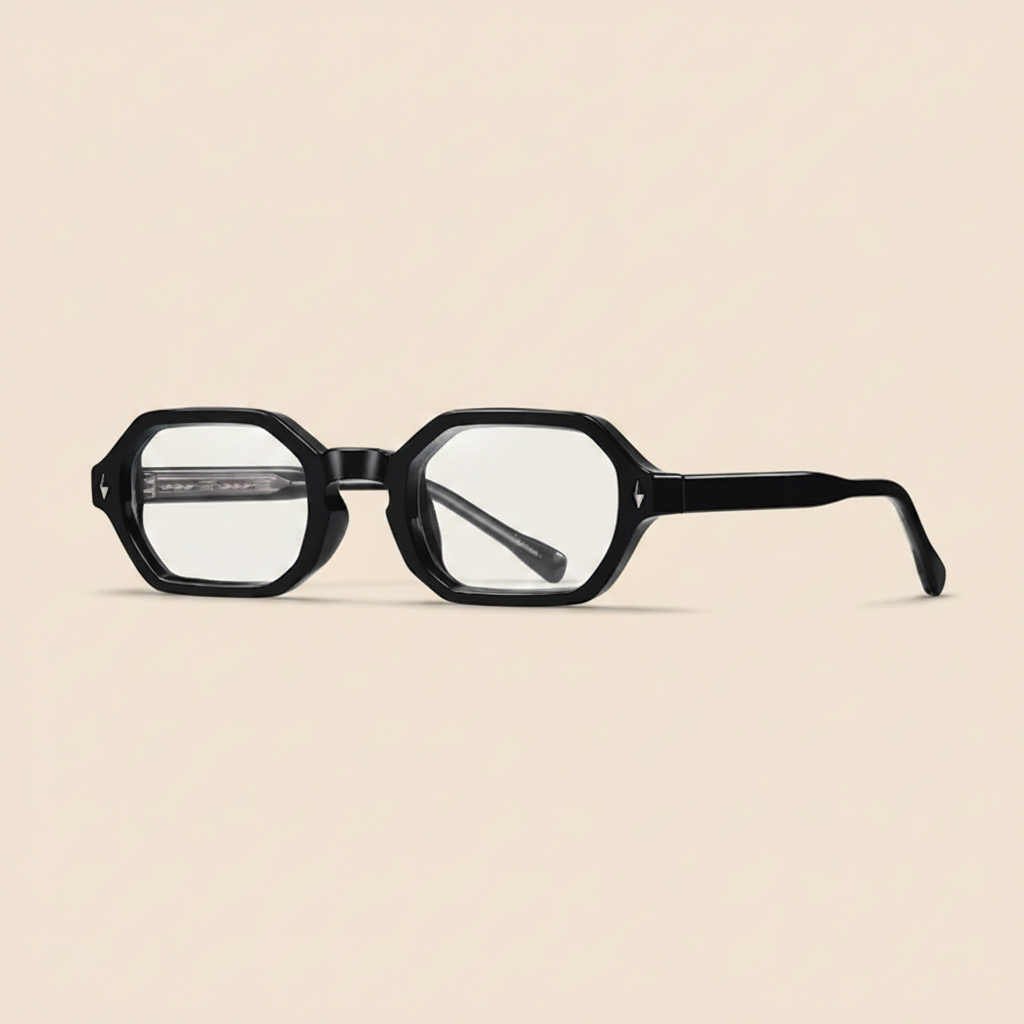 Lunettes noires verres clairs fond beige